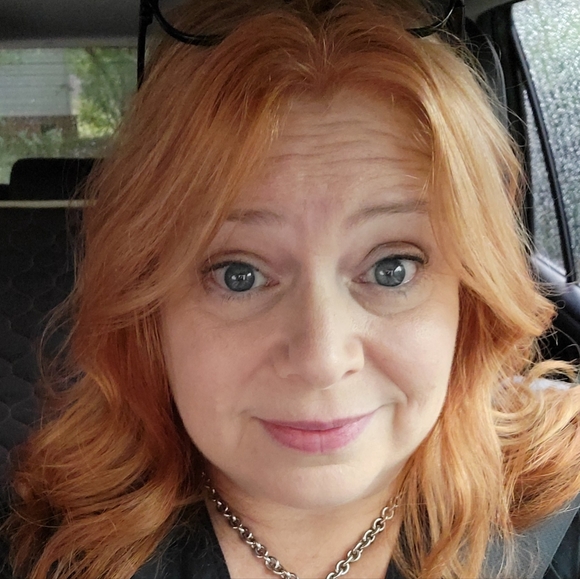 Meet your Posher, Loriann - Picture 1 of 2